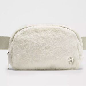 Lululemon Everywhere Belt Bag Plush Fleece bone/silver